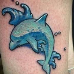 Дельфин голубой на голени