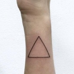 Треугольник  на предплечье (на руке)