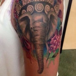 Слон с орхидеями  на плече (на руке)