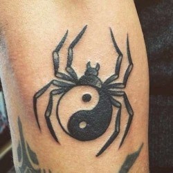 Значение татуировки паука на плече: символика и интерпретация