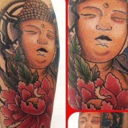 Будда и цветок  на голени (на ноге)