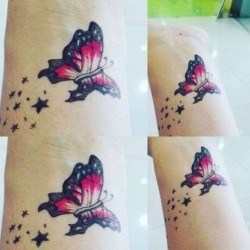 Красная бабочка со звездами  на запятье (на руке)