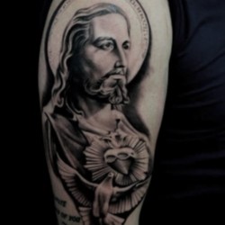 Иисус, сердце и голубь  на плече (на руке)