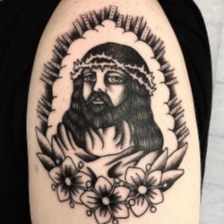 Иисус с цветами  на плече (на руке)