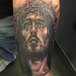 Иисус  на плече (на руке)