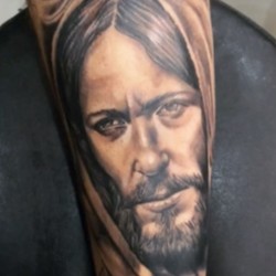 Лицо Иисуса  на плече (на руке)