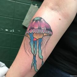 Медуза  на предплечье (на руке)