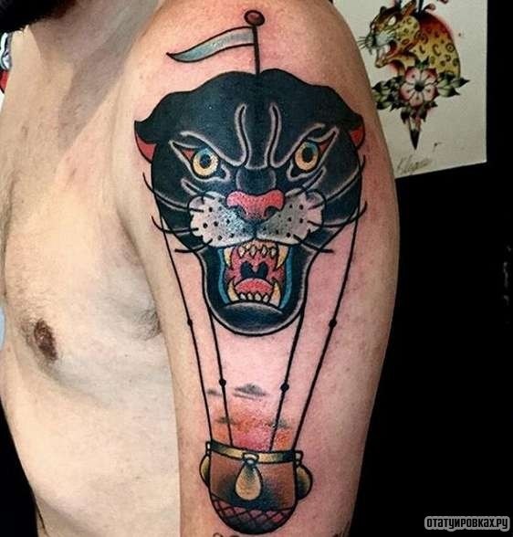 Фотография татуировки под названием «Пантера как флаг корабля»