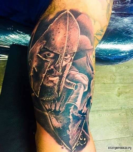 Фотография татуировки под названием «Воин и копье в крови»