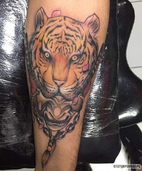 Фотография татуировки под названием «Тигр в виде шапки»