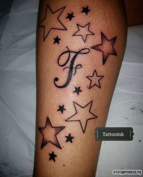 Фотография татуировки под названием «Звезды и буква F»
