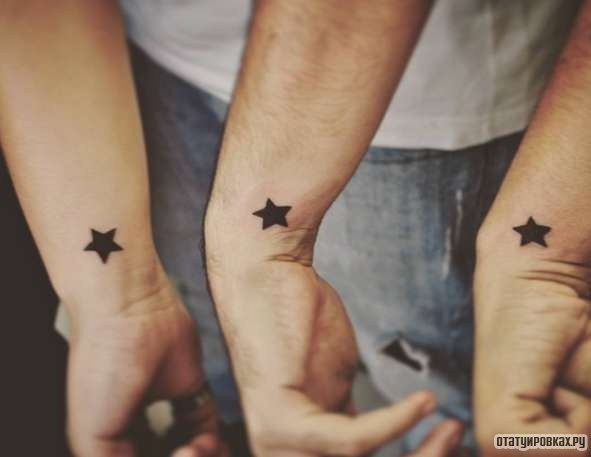 Фотография татуировки под названием «Черная звезда»