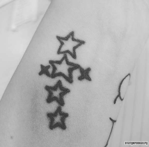 Фотография татуировки под названием «Шесть звезд»