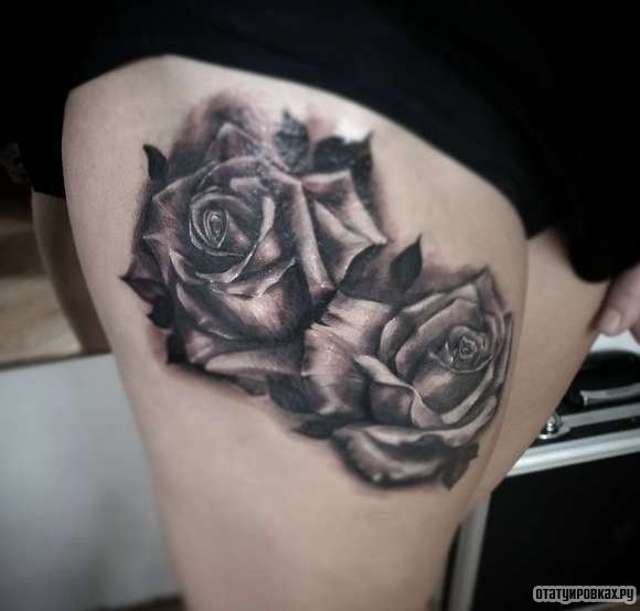 Фотография татуировки под названием «Две розы с тенями»