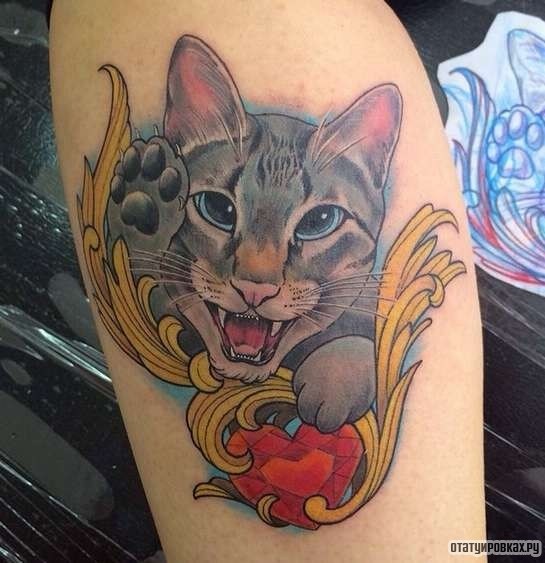 Фотография татуировки под названием «Кошка с сердцем»