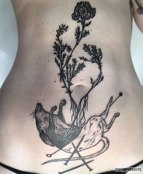 Фотография татуировки под названием «Мышь и дерево»