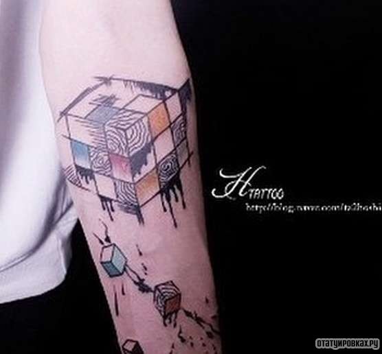 Фотография татуировки под названием «Узор кубик рубик»