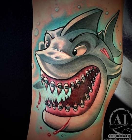 Фотография татуировки под названием «Акула с острыми зубами»