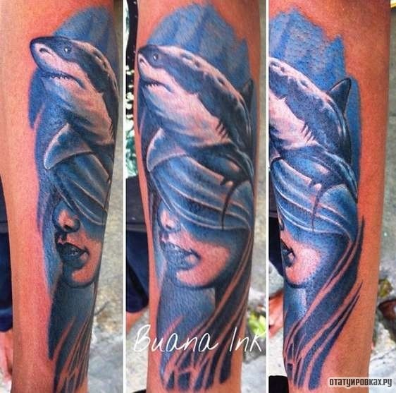 Фотография татуировки под названием «Девушка с акулой на голове»
