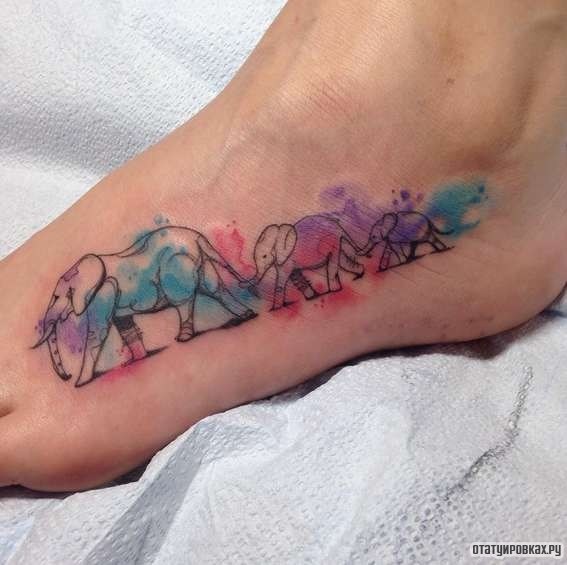 Фотография татуировки под названием «Три слона друг за другом»