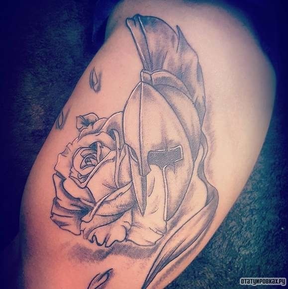 Фотография татуировки под названием «Гладиатор и роза»