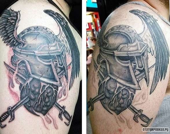 Фотография татуировки под названием «Шлем гладиатора с крыльями»