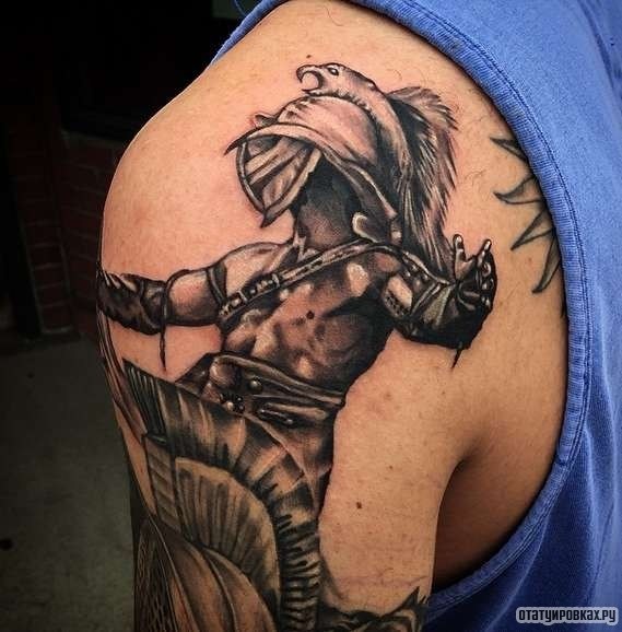 Фотография татуировки под названием «Гладиатор разведя руки»