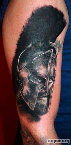 Фотография татуировки под названием «Гладиатор в темном цвете»