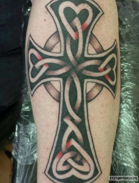 Фотография татуировки под названием «Крест с узорами»