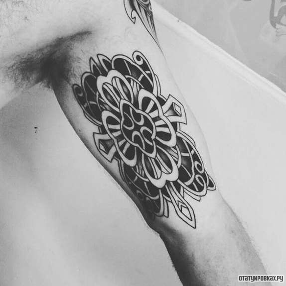 Фотография татуировки под названием «Узор»