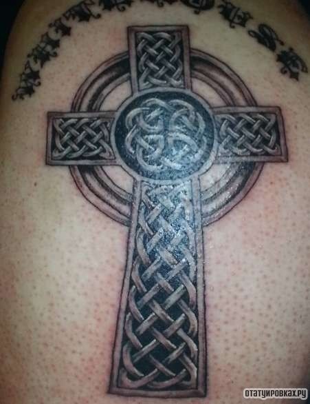 Фотография татуировки под названием «Крест с кругом»