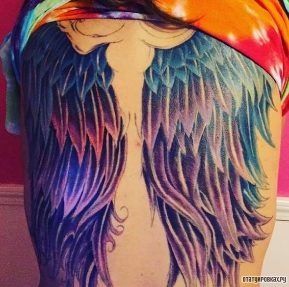 Фотография татуировки под названием «Два крыла»