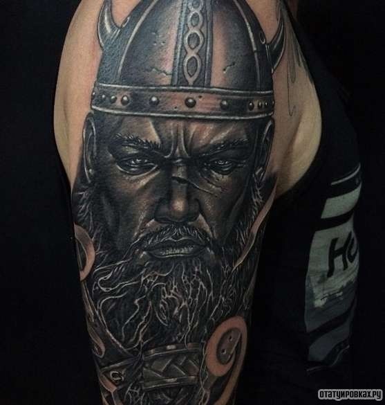 Фотография татуировки под названием «Викинг с бородой»