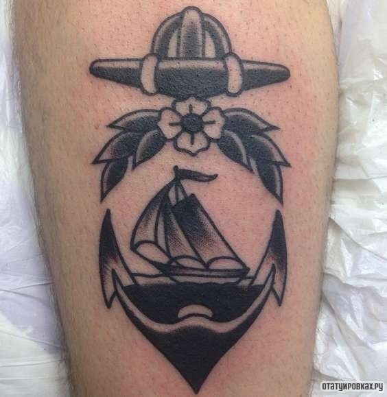 Фотография татуировки под названием «Якорь с кораблем»