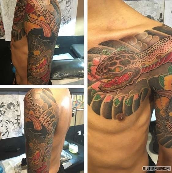 Фотография татуировки под названием «Змея с жалом»