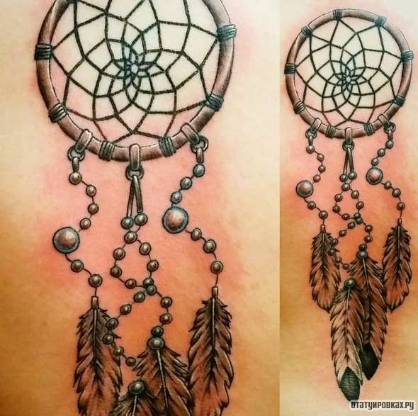 Фотография татуировки под названием «Ловец снов с перьями на бусах»