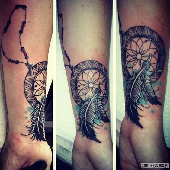 Фотография татуировки под названием «Ловец снов и два пера»