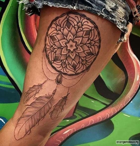Фотография татуировки под названием «Ловец снов в виде узора мандалы»