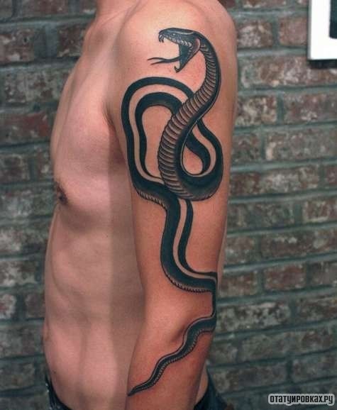 Фотография татуировки под названием «Большая черная звея»