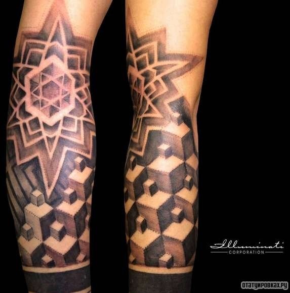 Фотография татуировки под названием «Звезда с фигурами»