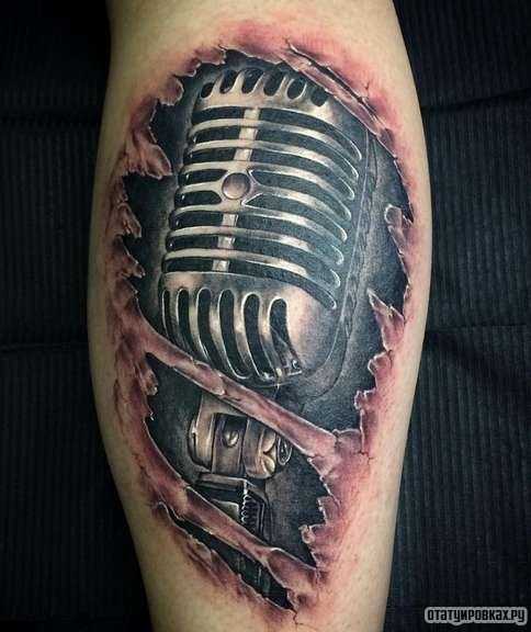 Фотография татуировки под названием «Микрофон под кожей»
