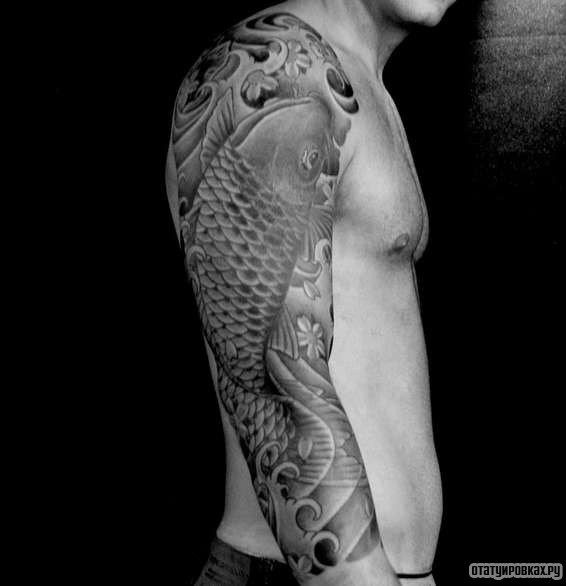 Фотография татуировки под названием «Рукав с карпом и волнами»
