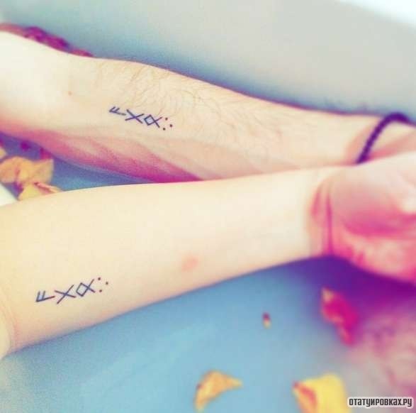 Фотография татуировки под названием «Руны на двух руках»