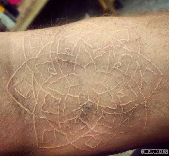 Фотография татуировки под названием «Белый узор лотоса»
