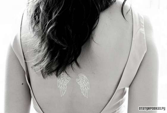 Фотография татуировки под названием «Два белых крыла»