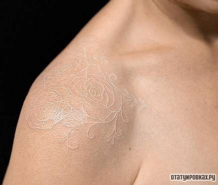 Фотография татуировки под названием «Белая роза, контур»