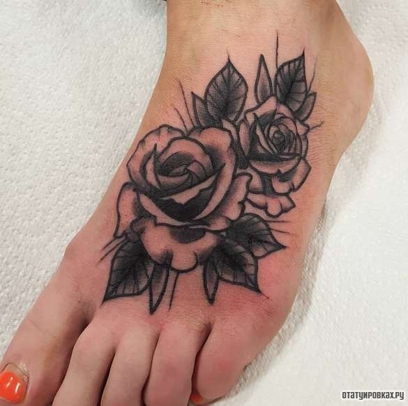 Фотография татуировки под названием «Две темных розы»