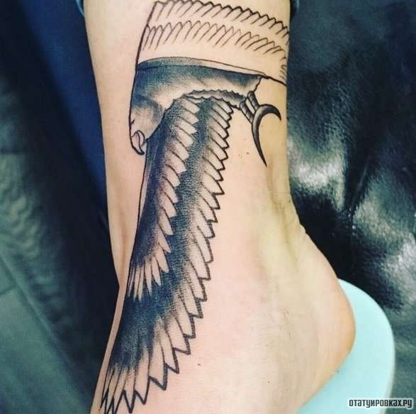 Фотография татуировки под названием «Орел с прямыми углами»