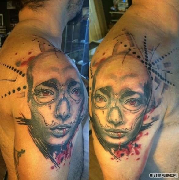Фотография татуировки под названием «Портрет лысой девушки»