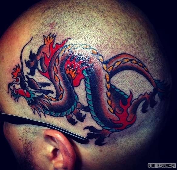 Фотография татуировки под названием «Дракон извивается»
